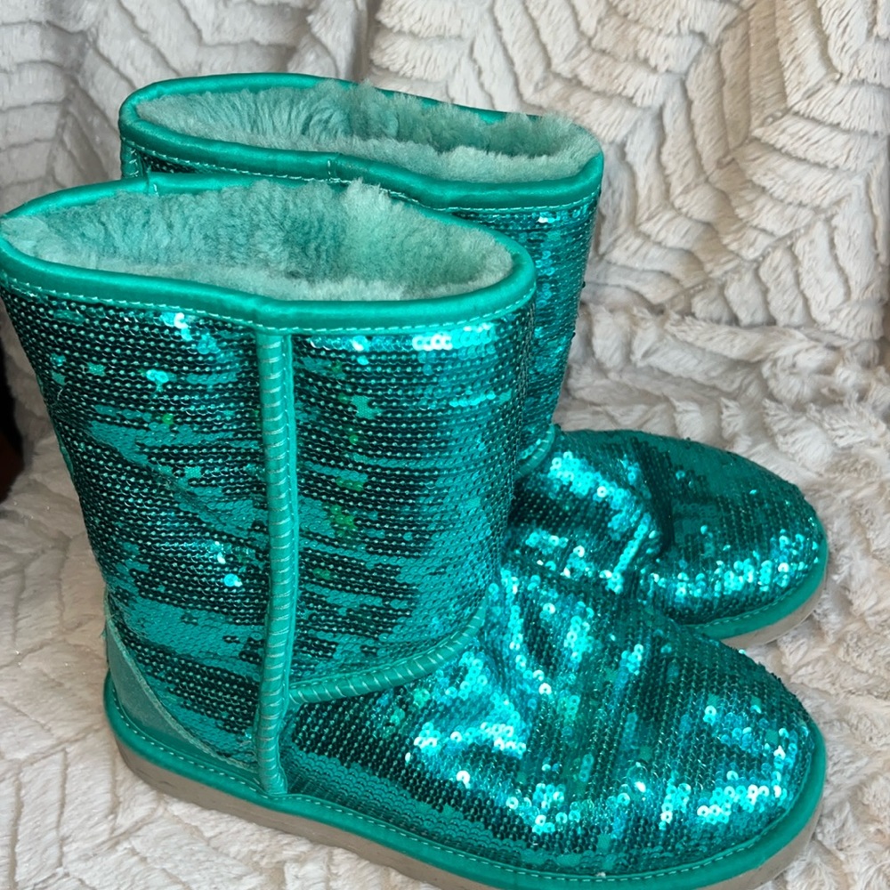 Shimmer Ugg’s . Normal use good condition, no box